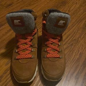 Sorel Kinetic Conquest Boot Sneakers. Size 8.5